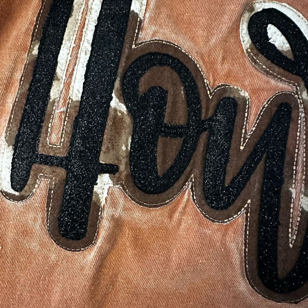 “Howdy” Custom Tee L - Picture 4 of 5